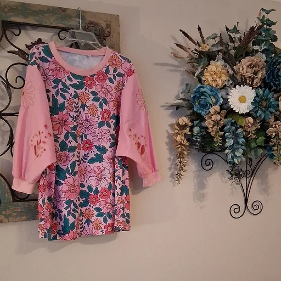 Floral Pink Blouse. Excellent Condition NWOT Size Small - Picture 6 of 12